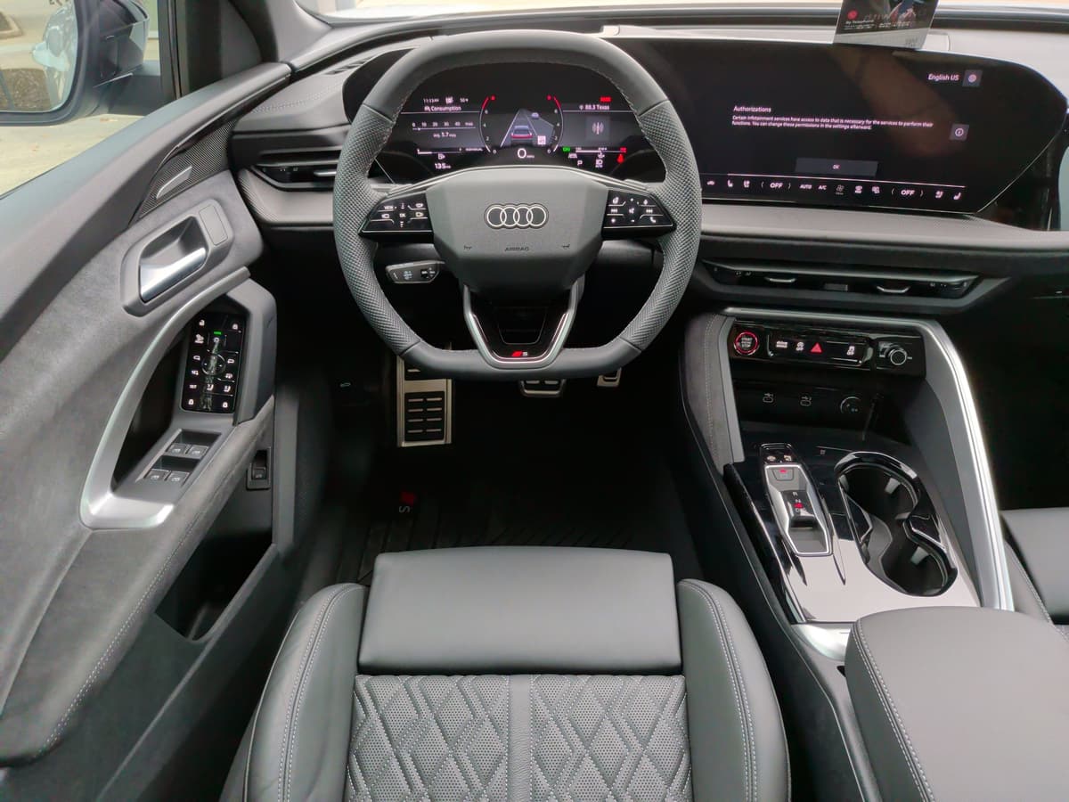 2025 Audi SQ5 - Image 16