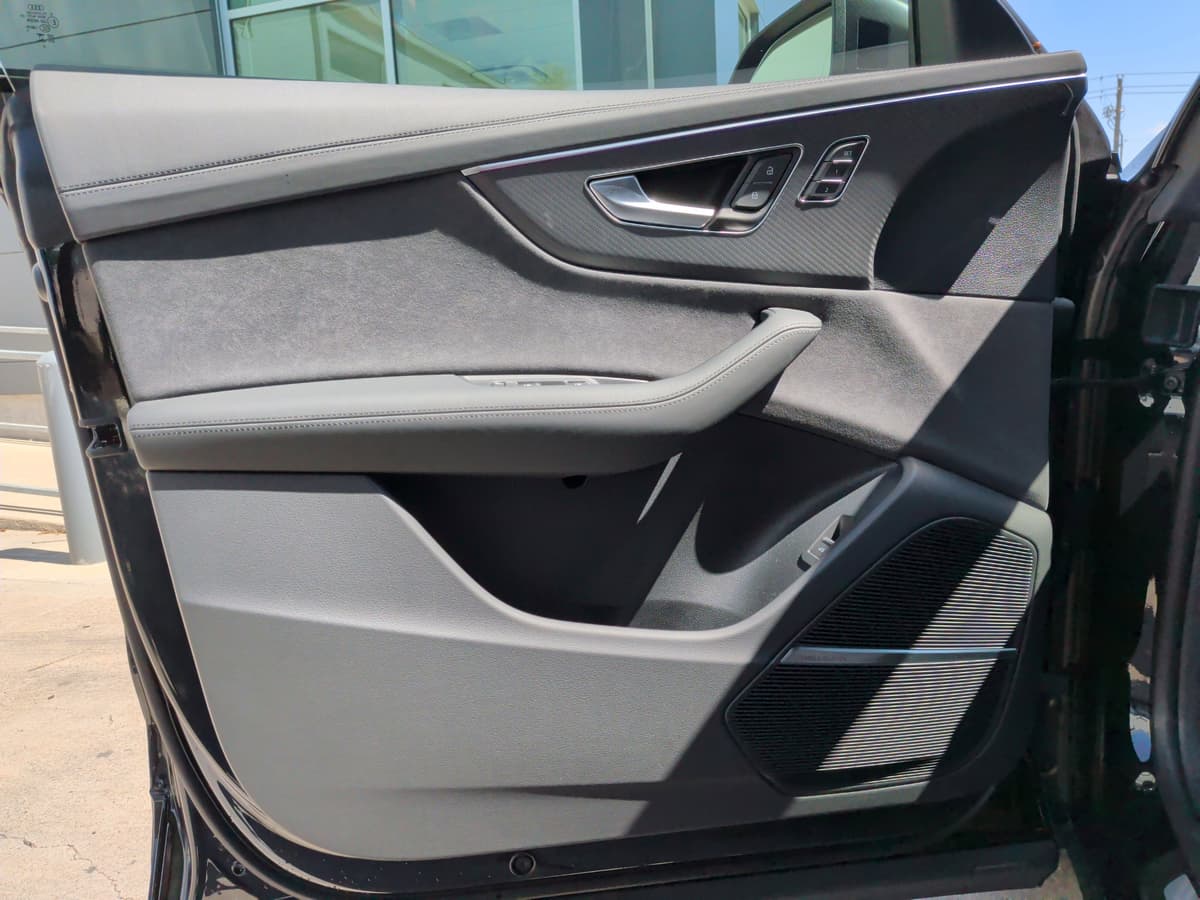 2026 Audi RS Q8 - Image 12