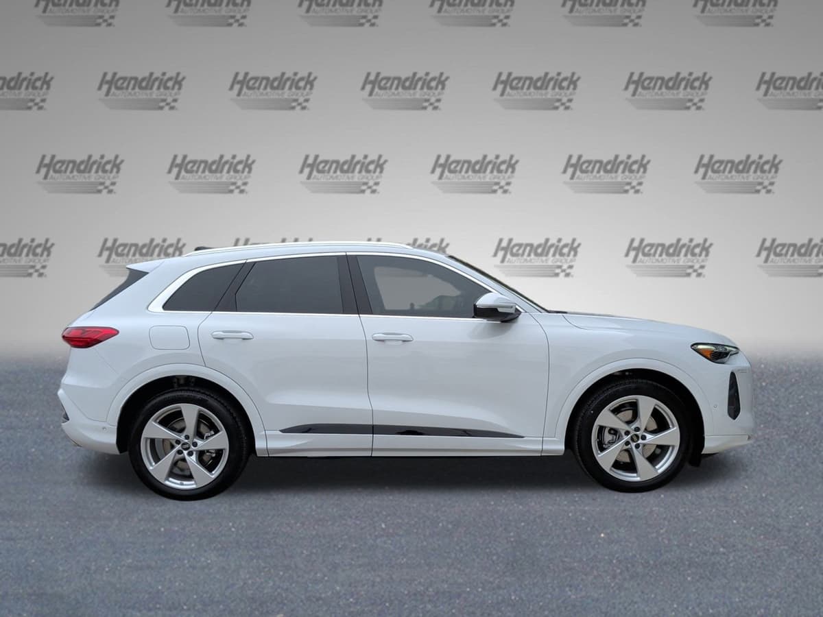 2025 Audi Q5 - Image 10