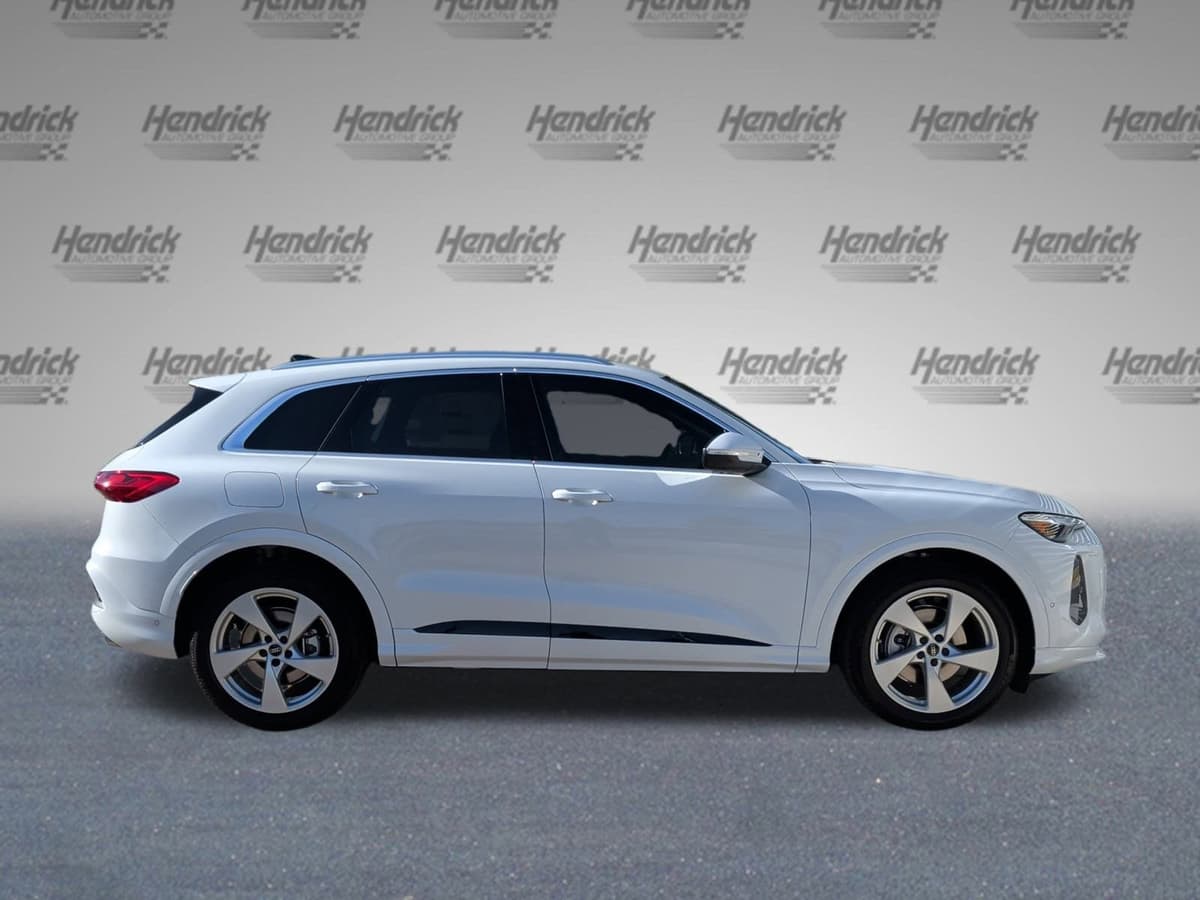 2025 Audi Q5 - Image 10