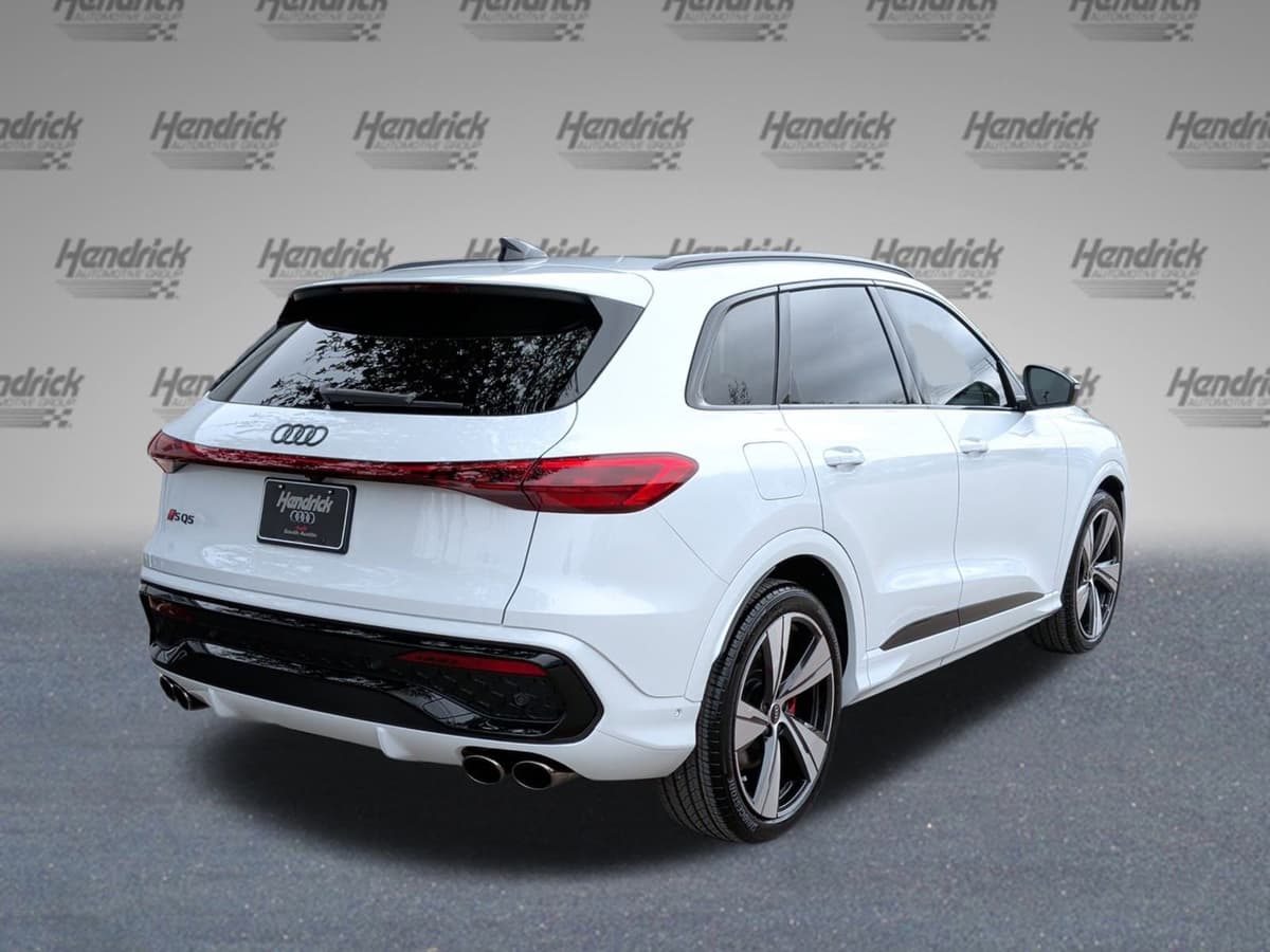 2025 Audi SQ5 - Image 9