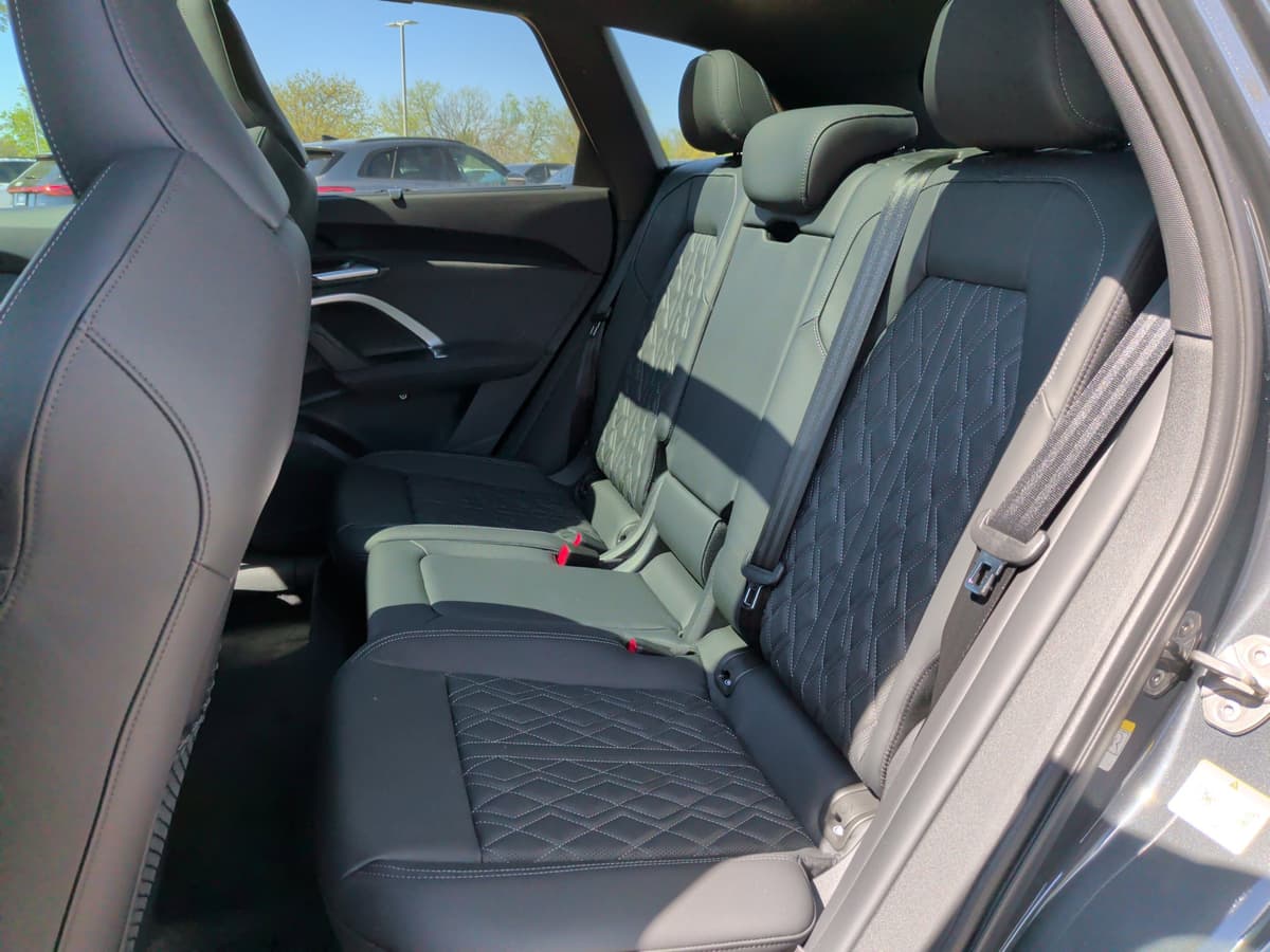 2025 Audi SQ5 - Image 33