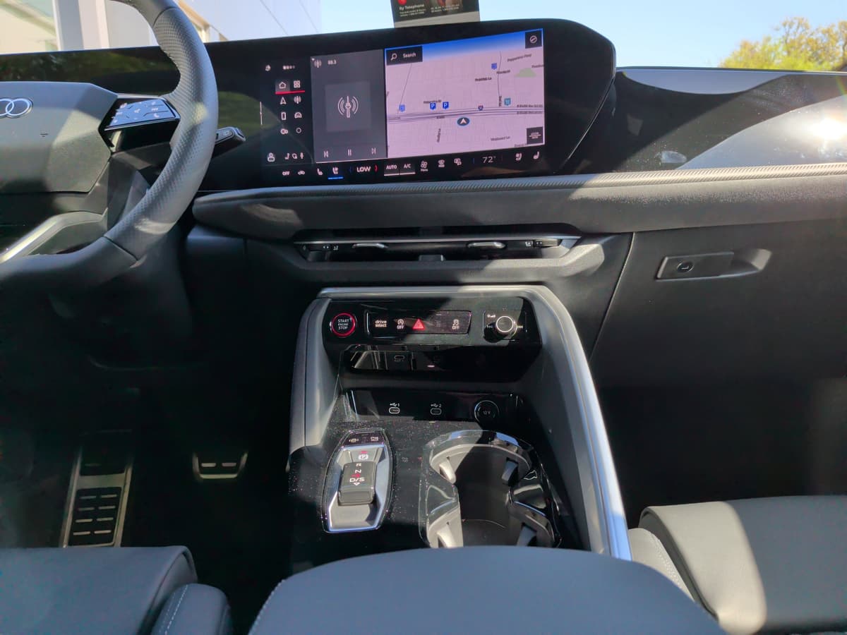 2025 Audi SQ5 - Image 25