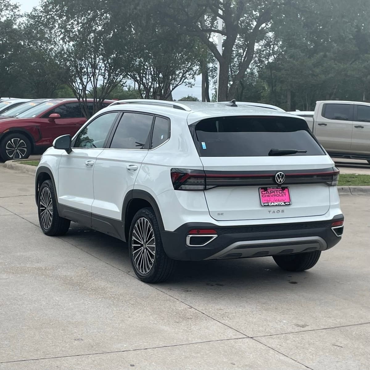 2025 Volkswagen Taos - Image 4