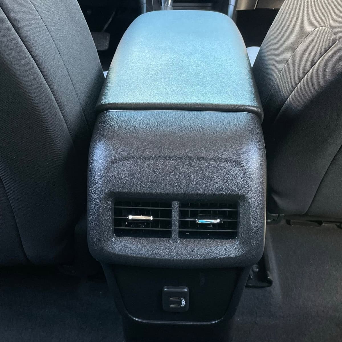 2022 Chevrolet Equinox - Image 24