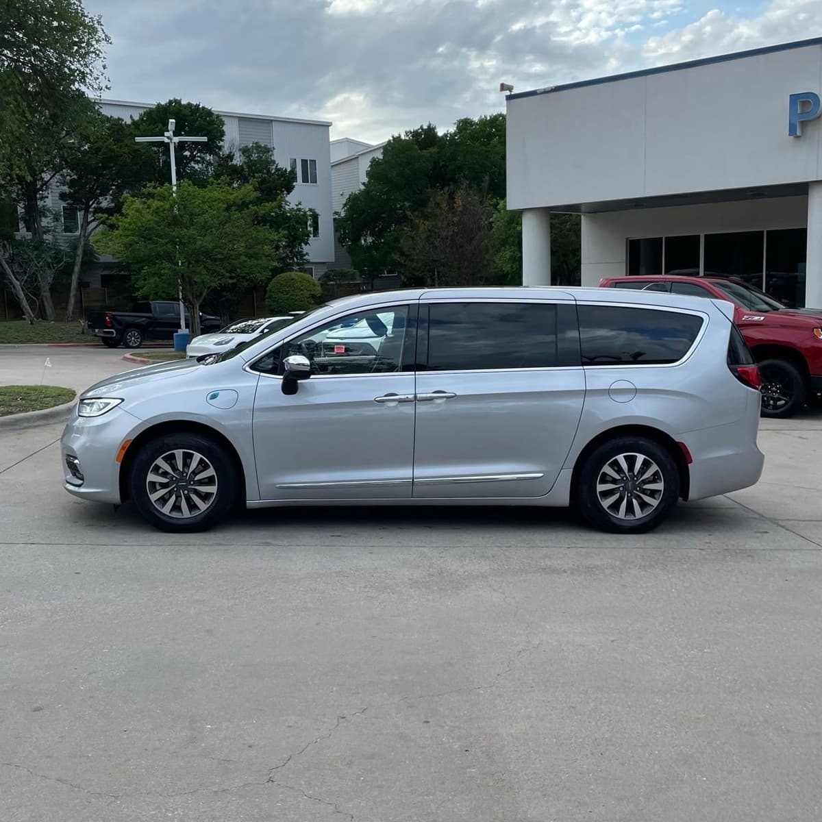 2023 Chrysler Pacifica - Image 3