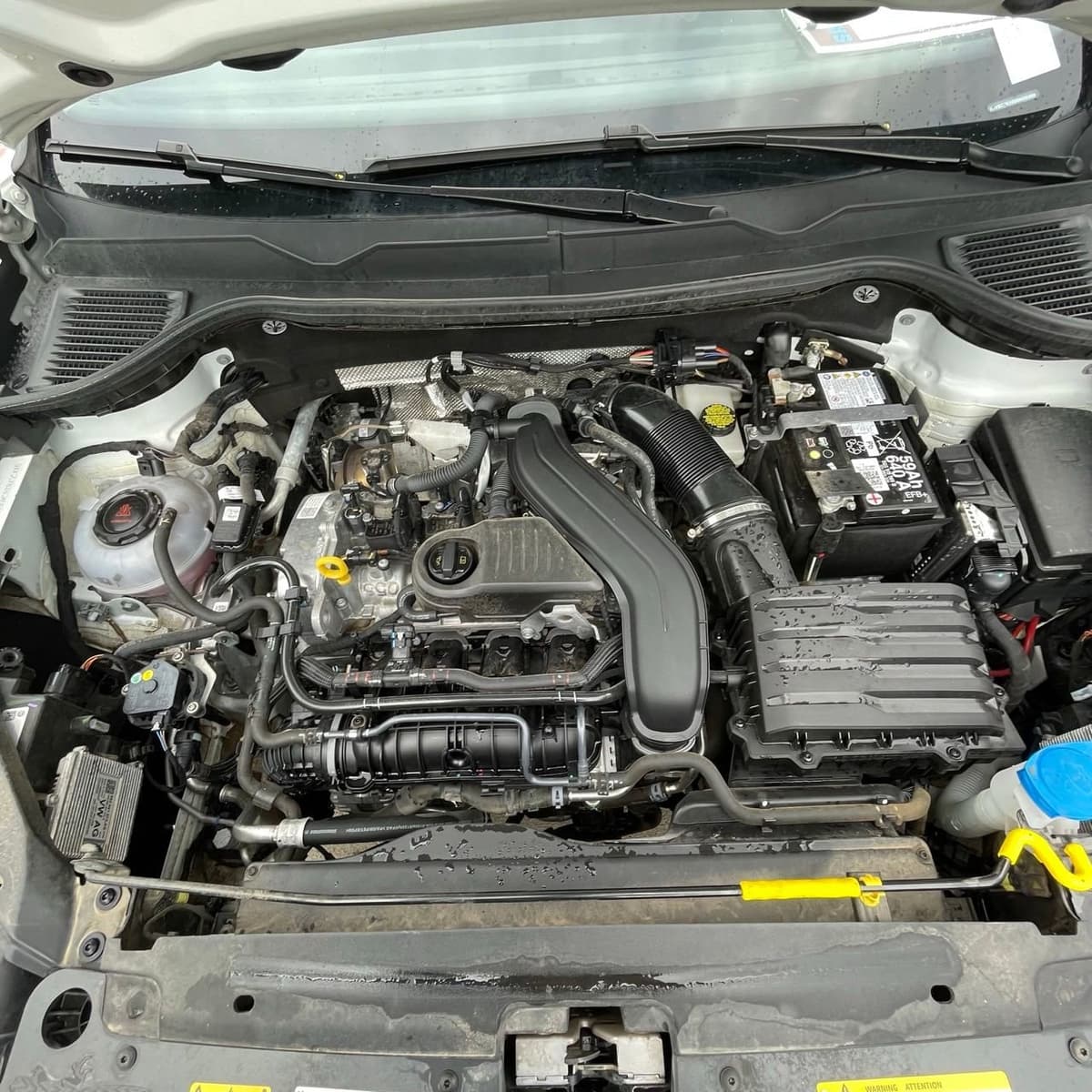 2025 Volkswagen Taos - Image 27
