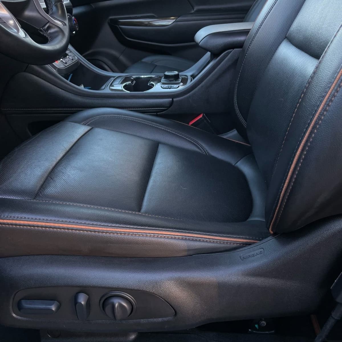 2023 GMC Acadia - Image 23