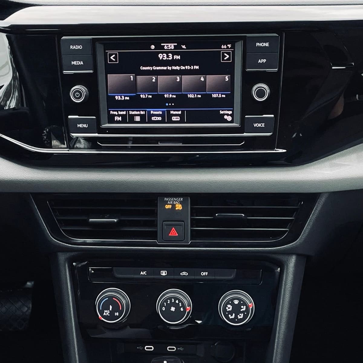 2024 Volkswagen Taos - Image 15