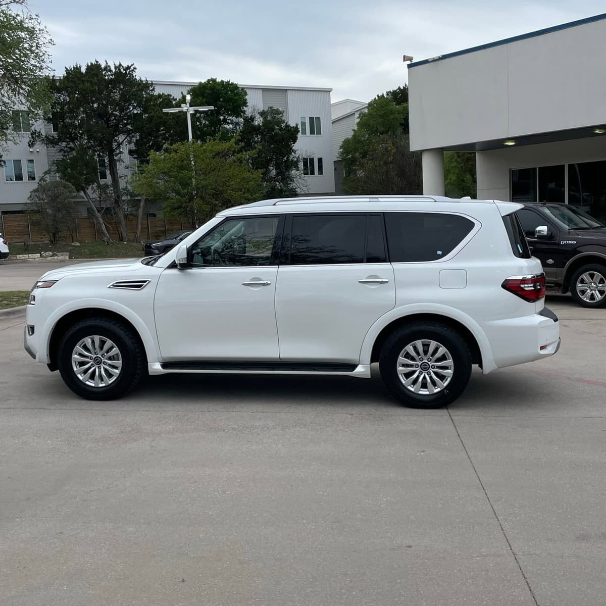 2024 Nissan Armada - Image 3