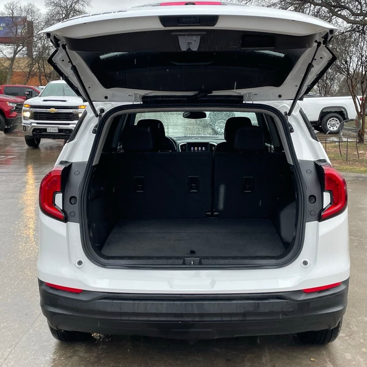 2024 GMC Terrain - Image 25