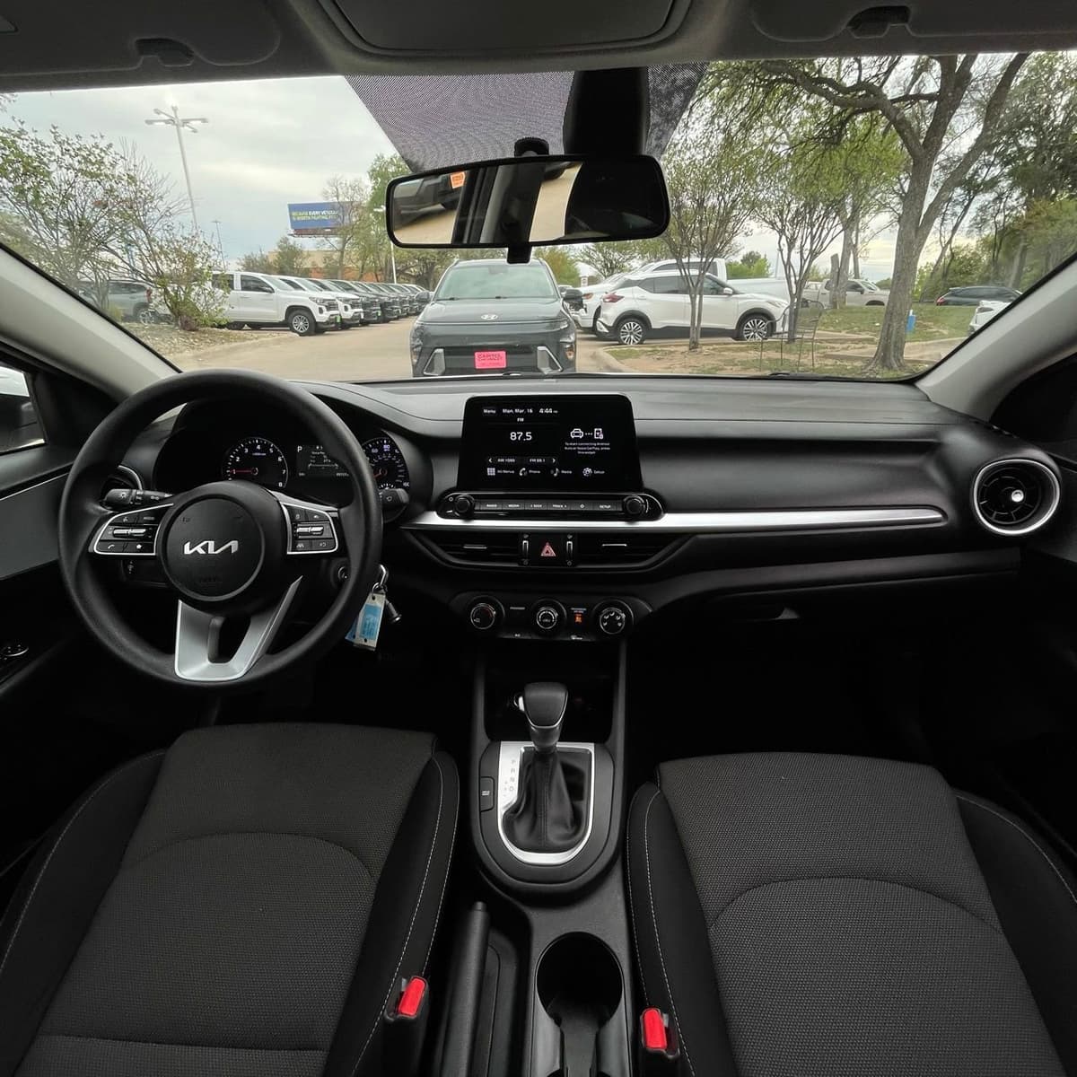 2024 Kia Forte - Image 10