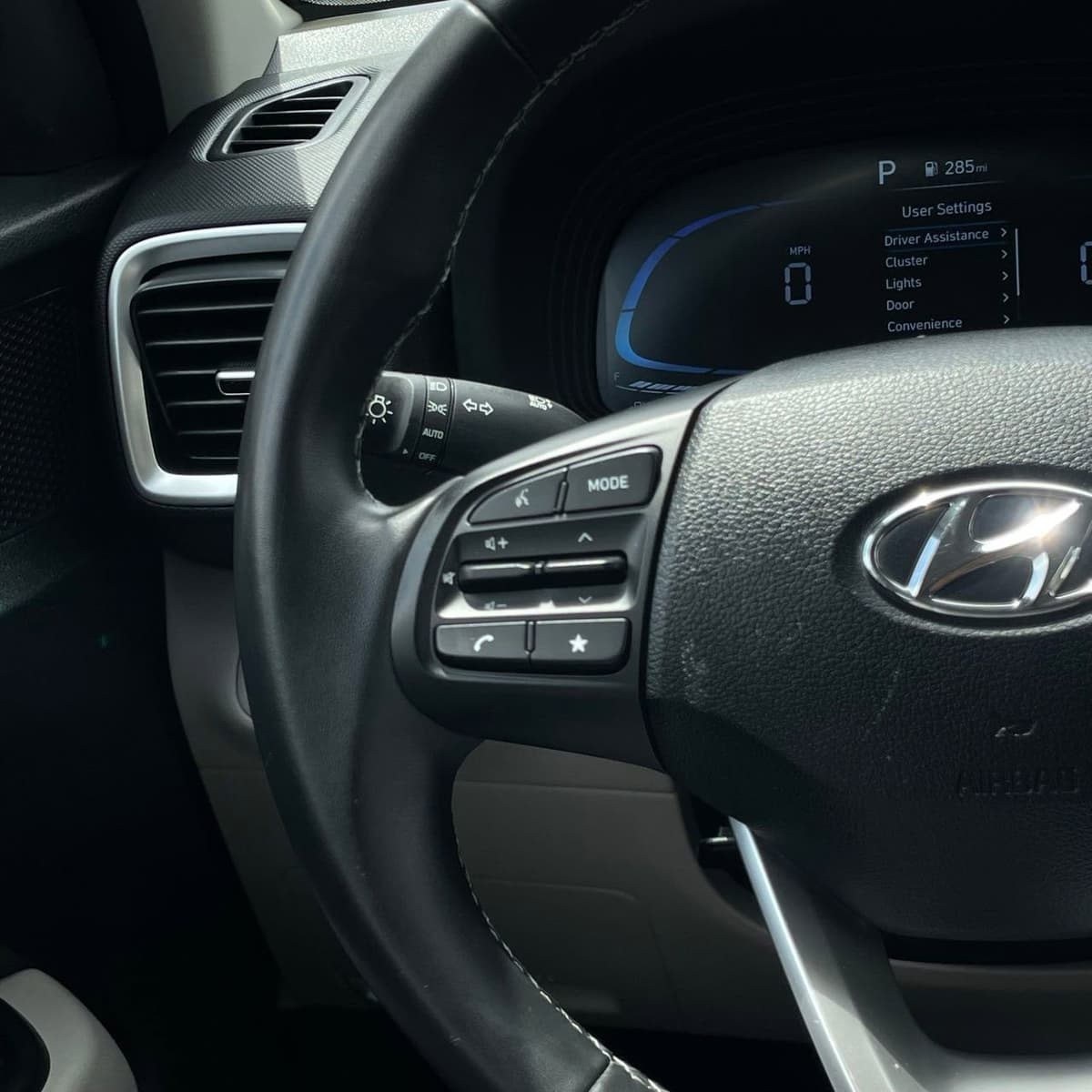 2025 Hyundai Venue - Image 13