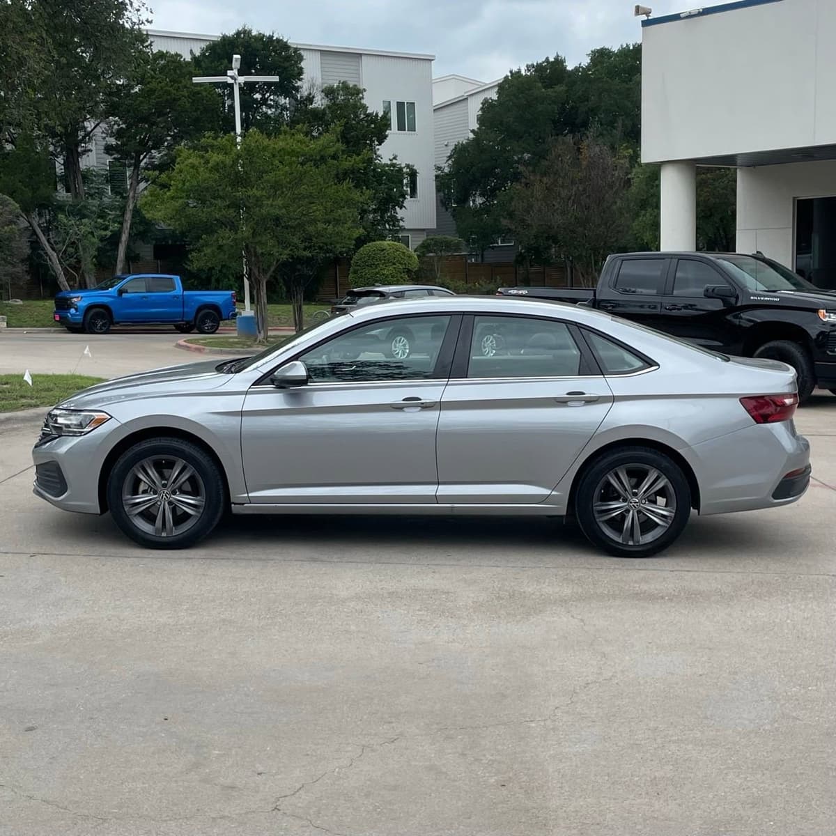 2024 Volkswagen Jetta - Image 3