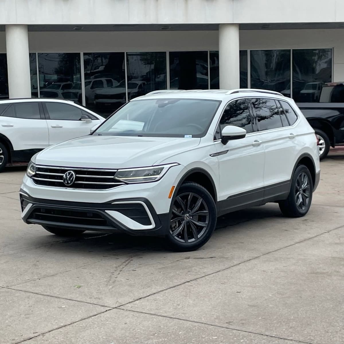 2023 Volkswagen Tiguan - Image 10