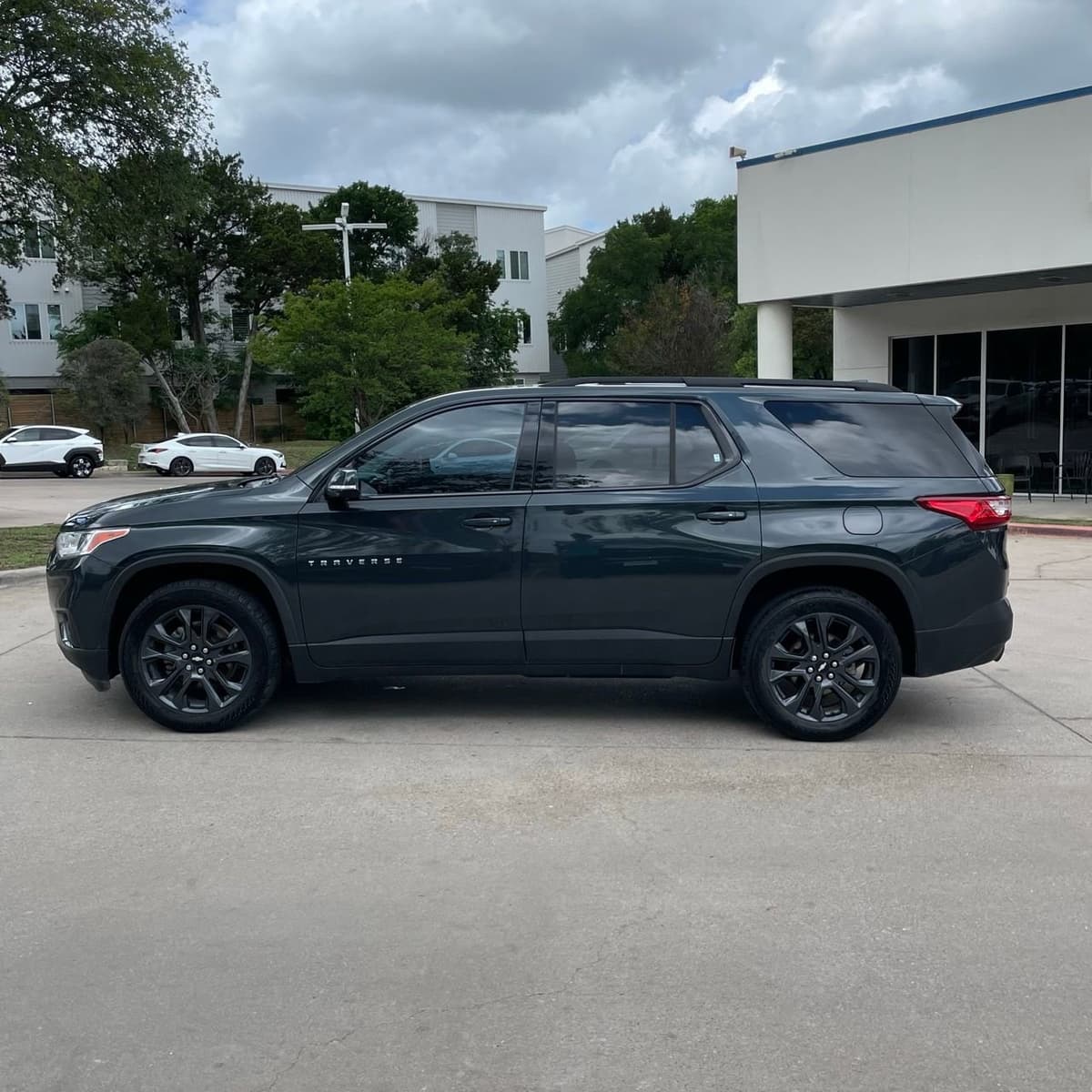 2020 Chevrolet Traverse - Image 3