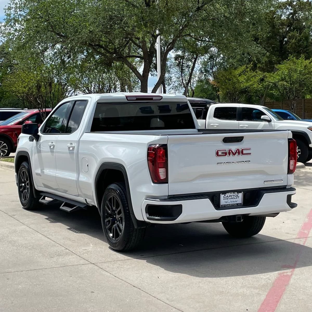 2025 GMC Sierra 1500 - Image 4