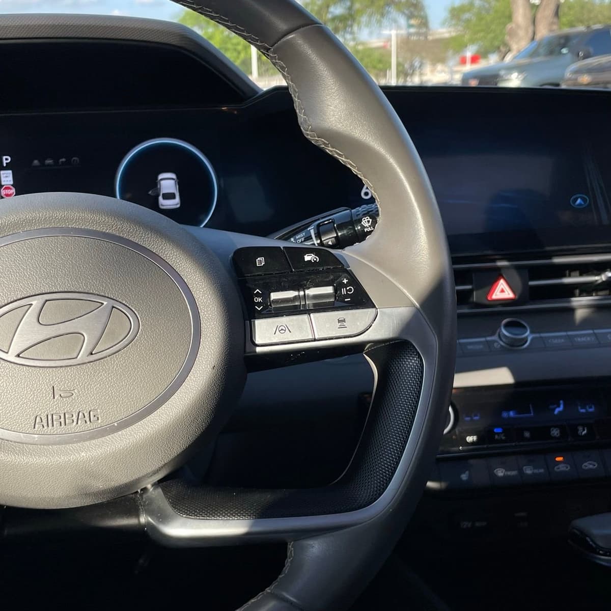 2025 Hyundai Elantra - Image 14