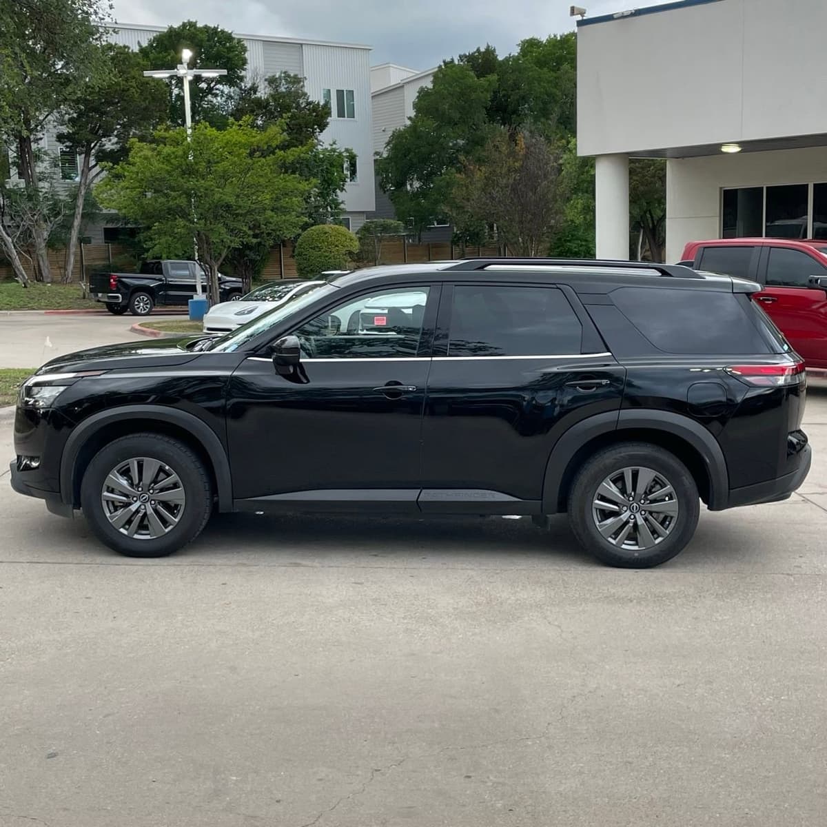 2024 Nissan Pathfinder - Image 3