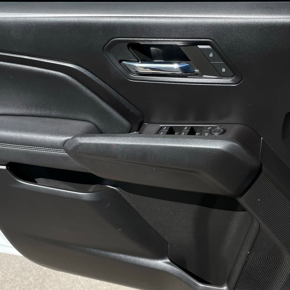 2023 Chevrolet Colorado - Image 21