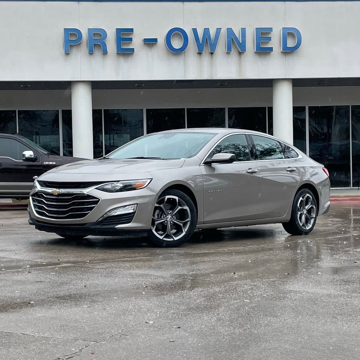 2024 Chevrolet Malibu - Image 1