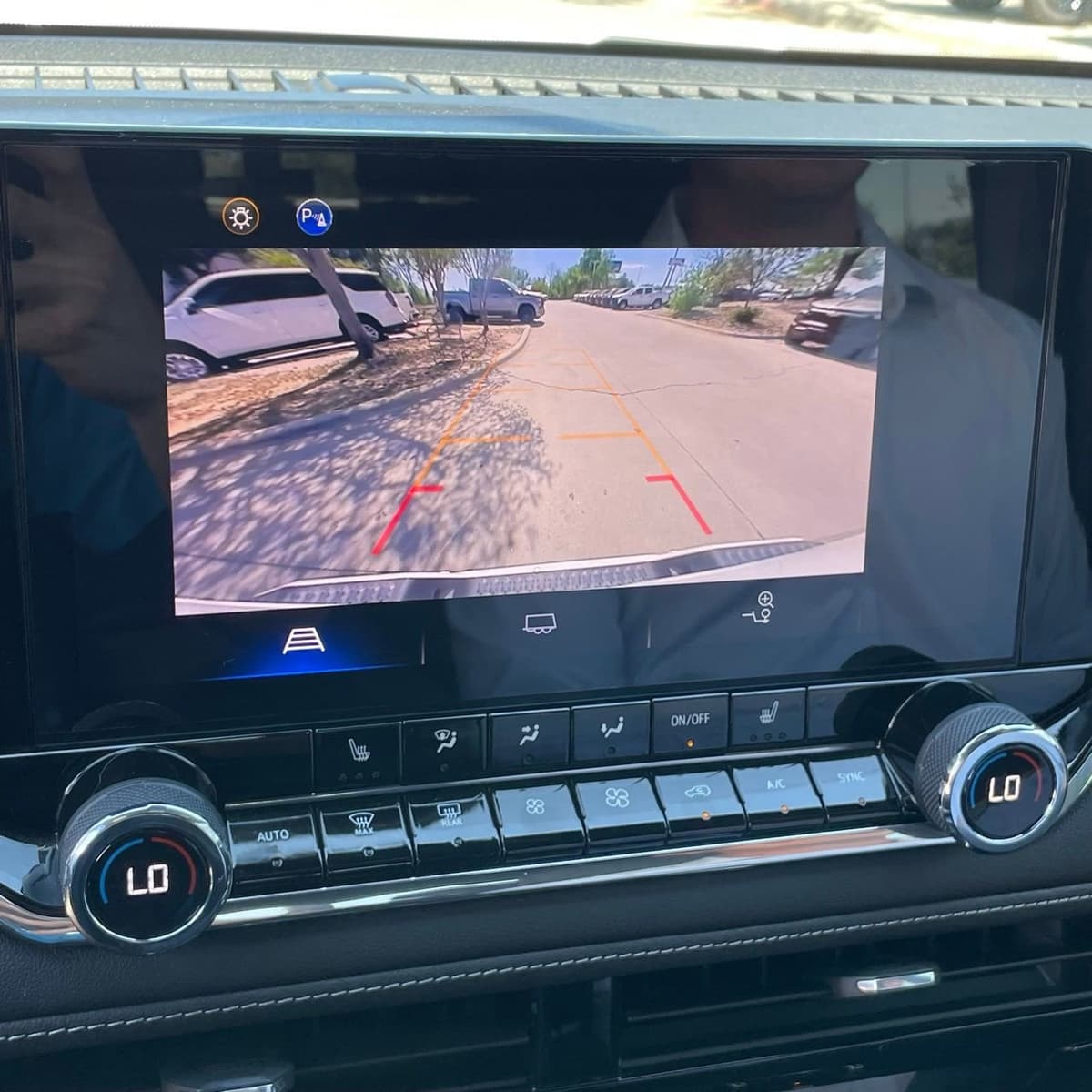 2023 Chevrolet Colorado - Image 19