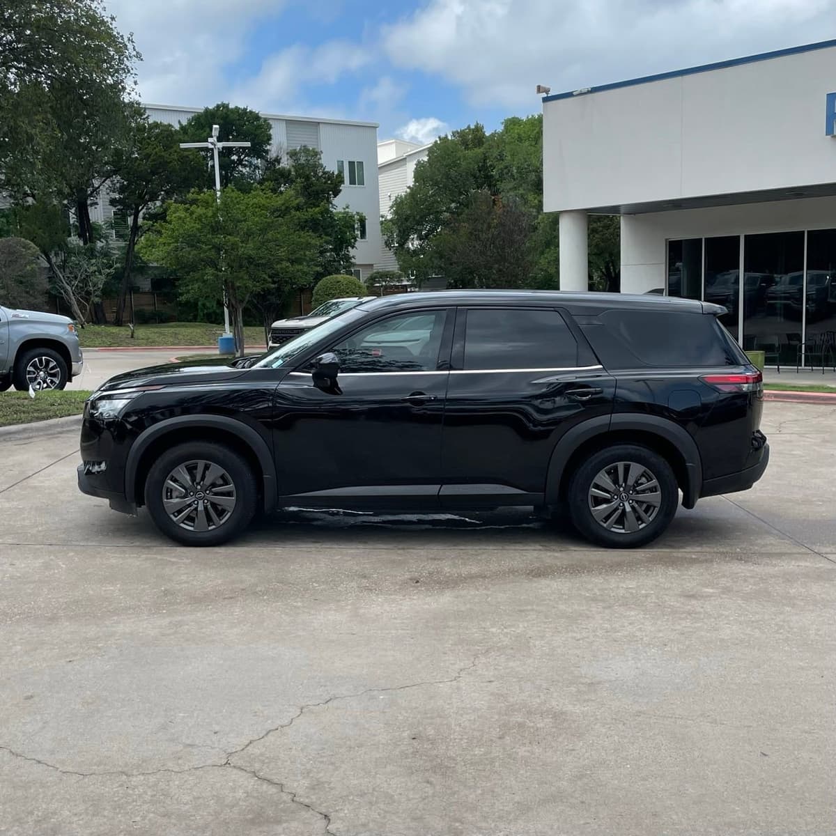 2024 Nissan Pathfinder - Image 3
