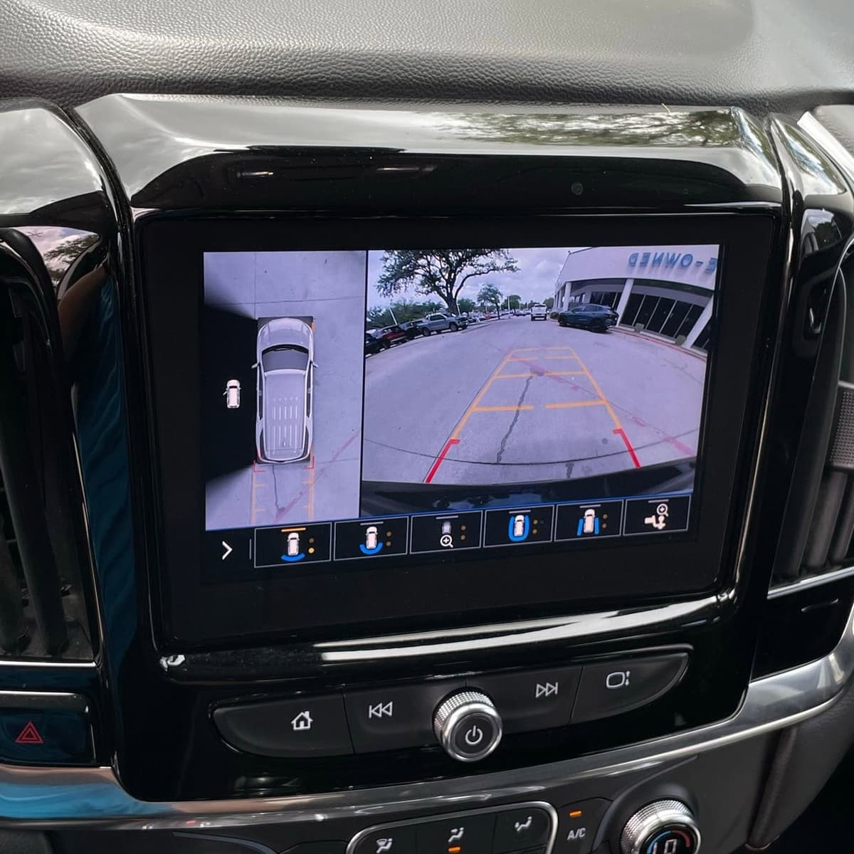 2020 Chevrolet Traverse - Image 19