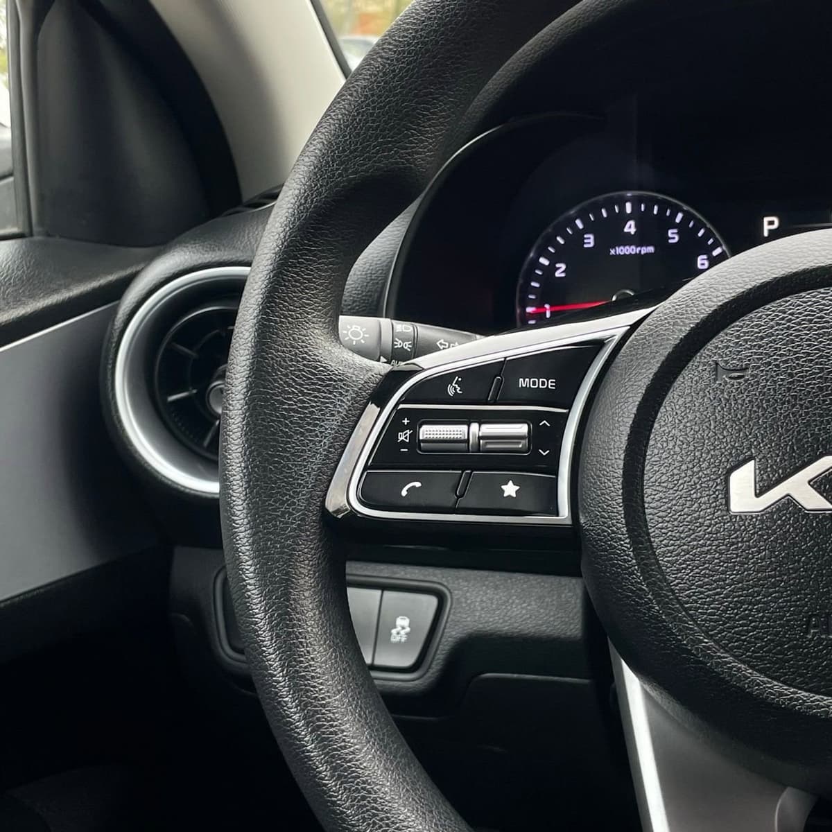 2024 Kia Forte - Image 13