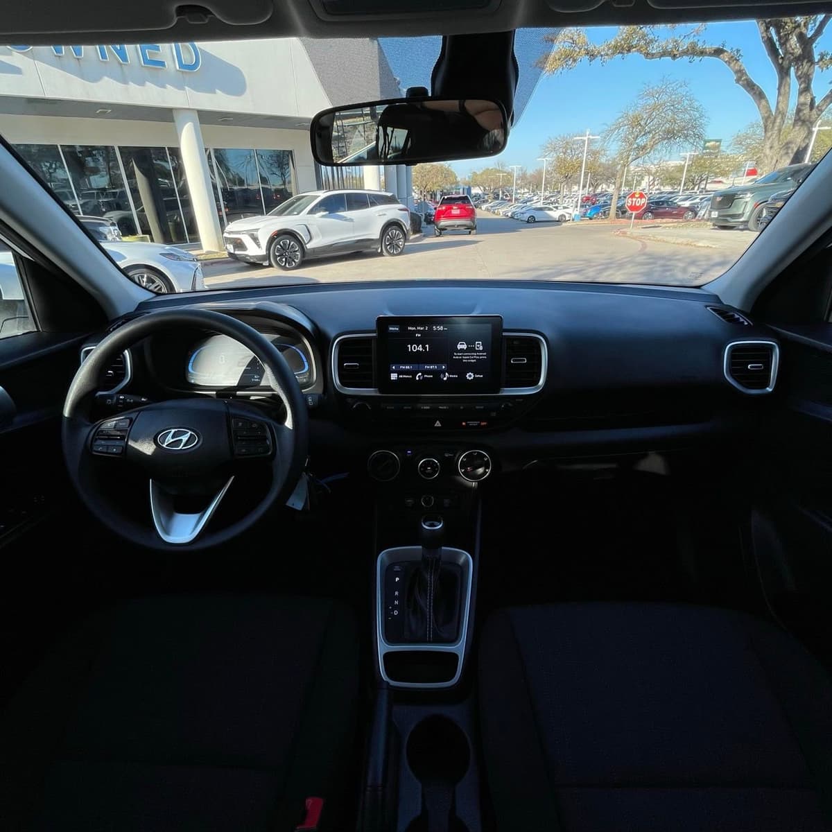 2025 Hyundai Venue - Image 10