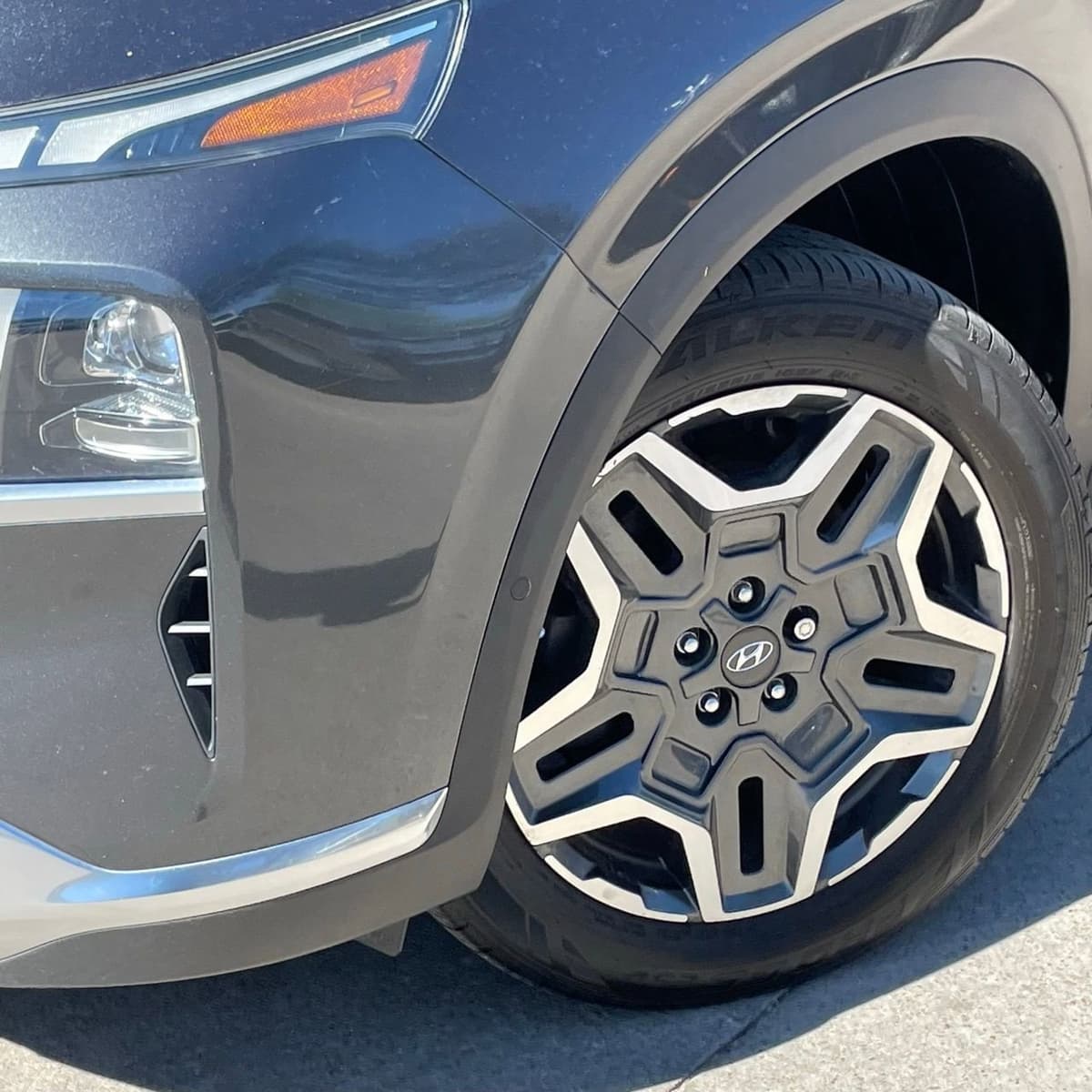 2022 Hyundai Santa Fe - Image 9