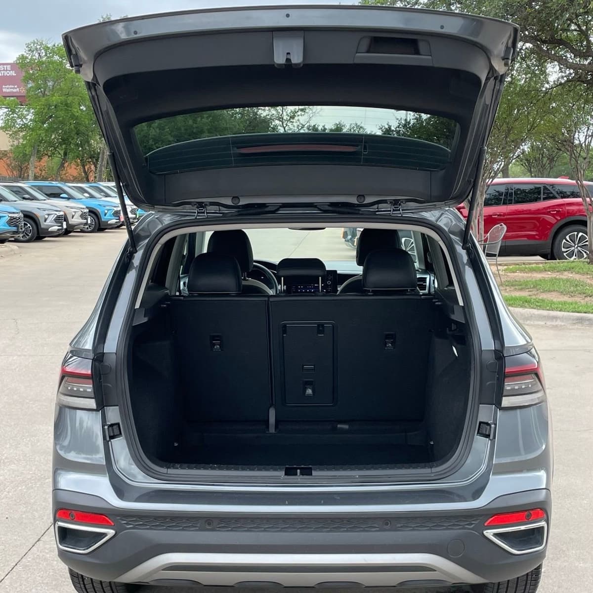 2025 Volkswagen Taos - Image 26