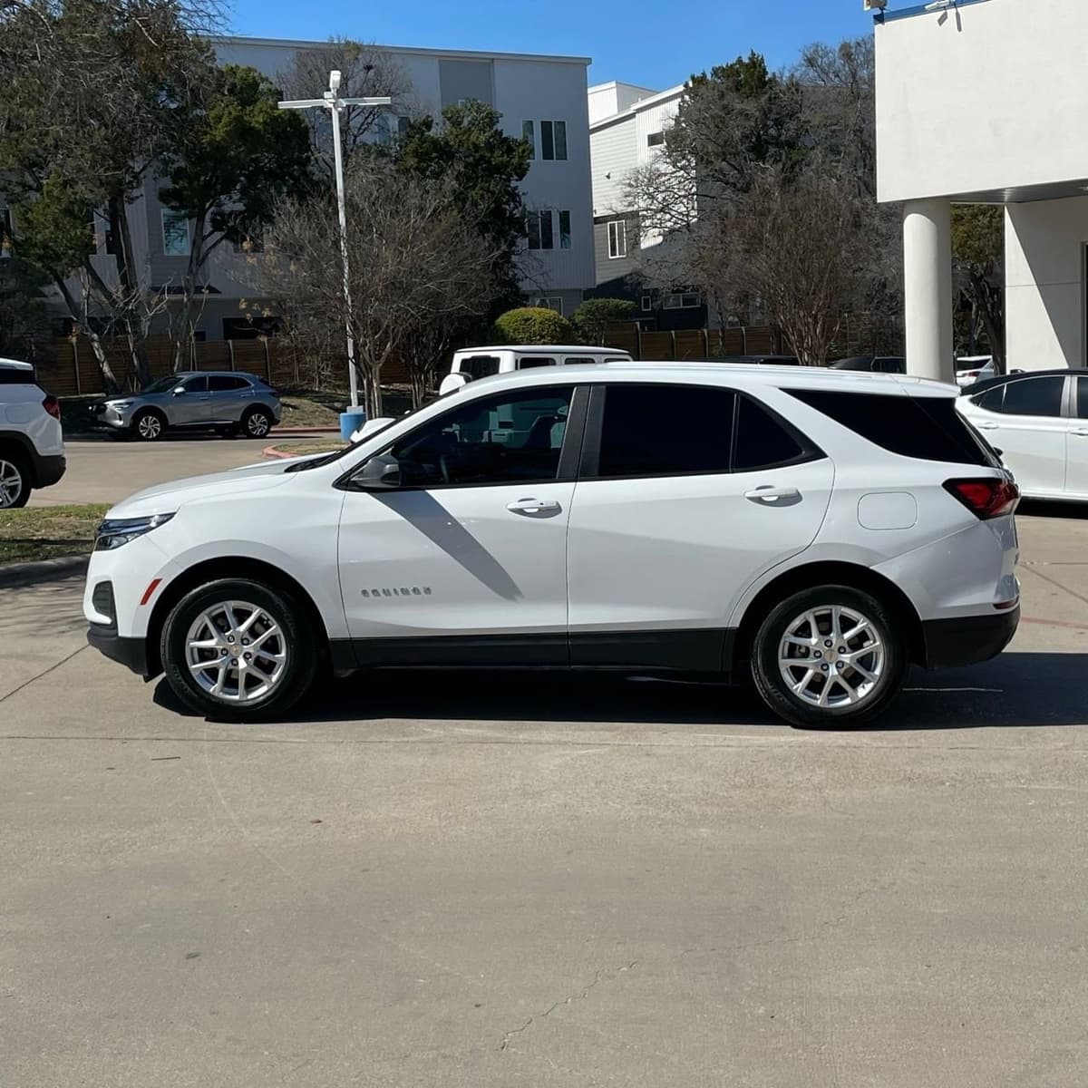 2022 Chevrolet Equinox - Image 3