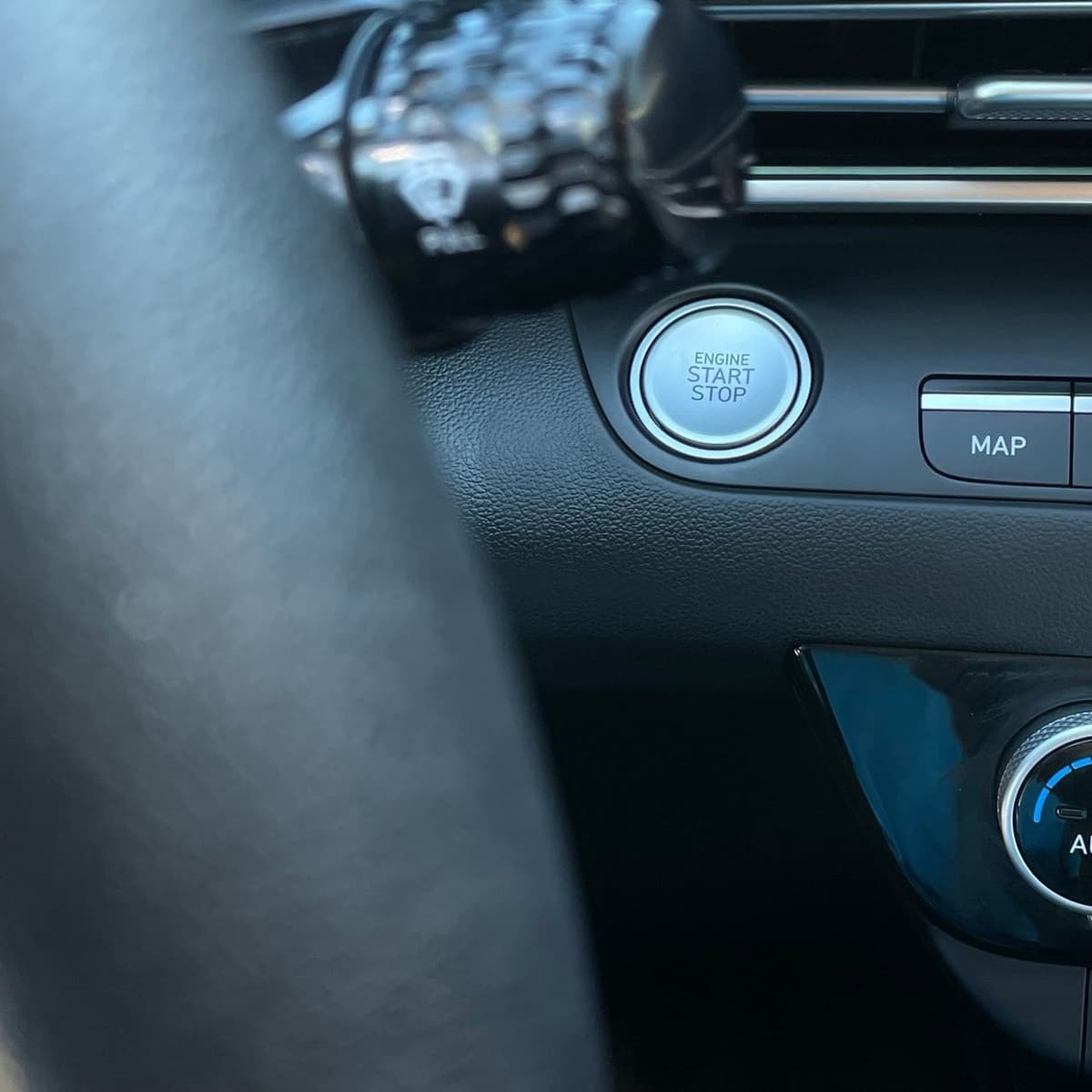 2024 Hyundai Elantra - Image 16