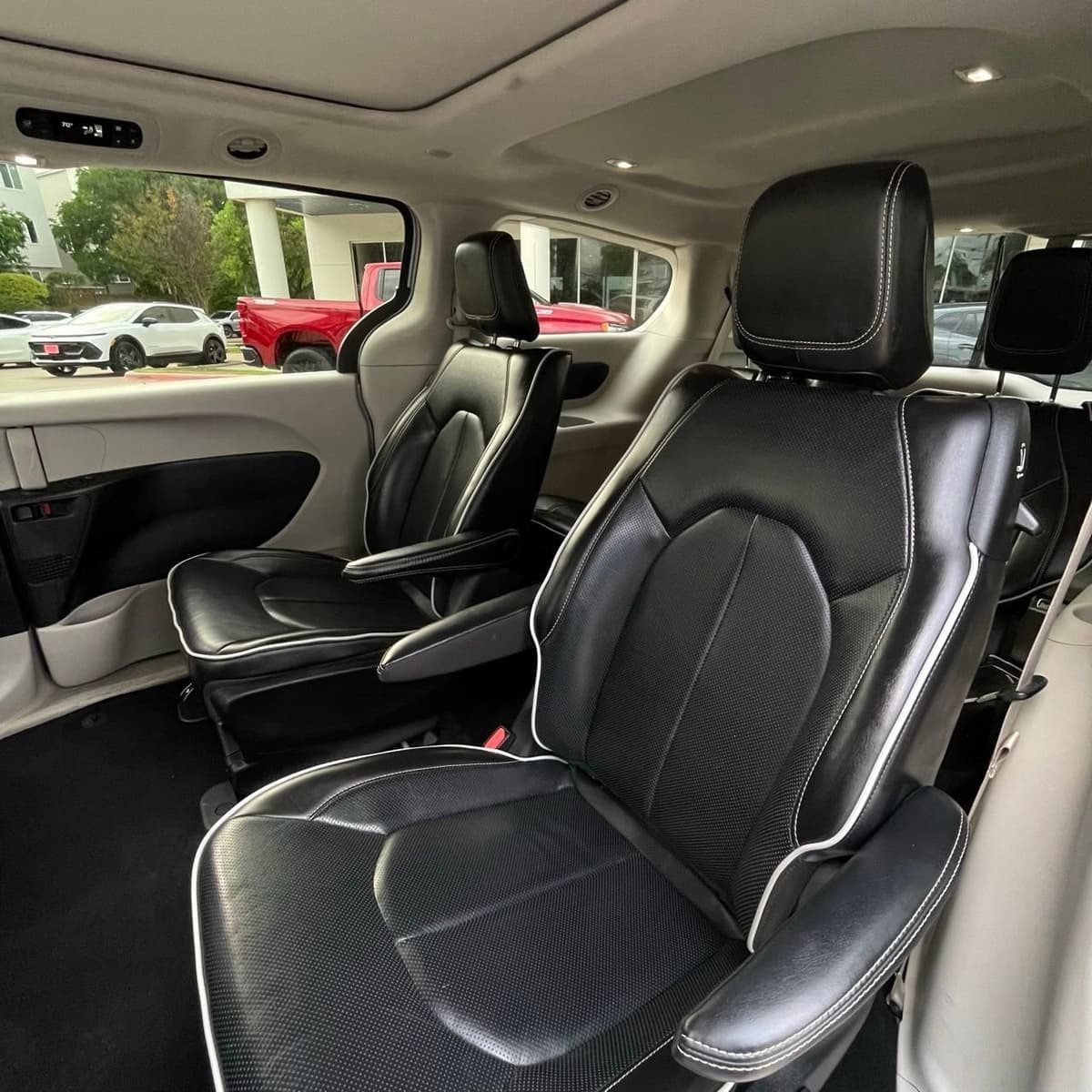 2023 Chrysler Pacifica - Image 22