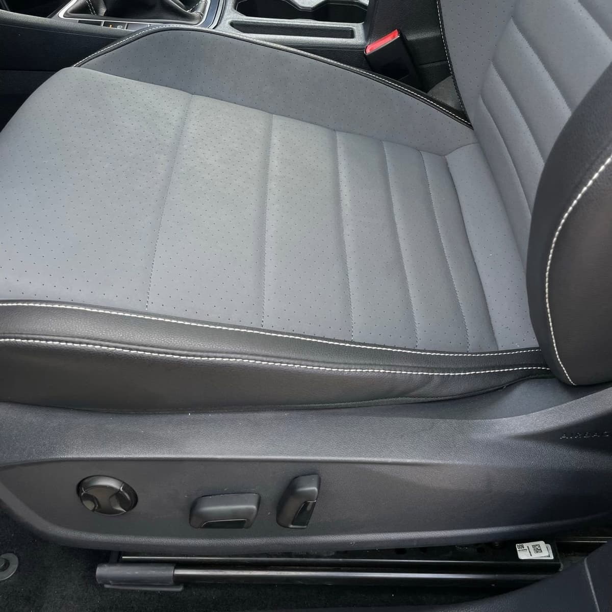 2025 Volkswagen Jetta - Image 23