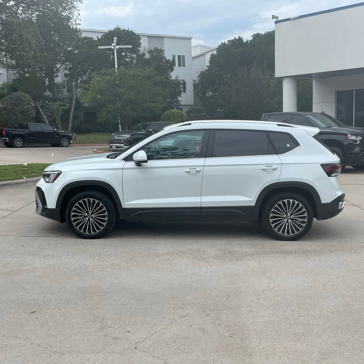 2025 Volkswagen Taos - Image 3