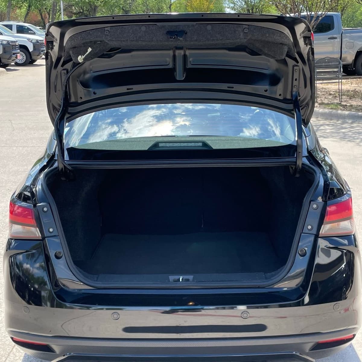 2024 Nissan Versa - Image 26