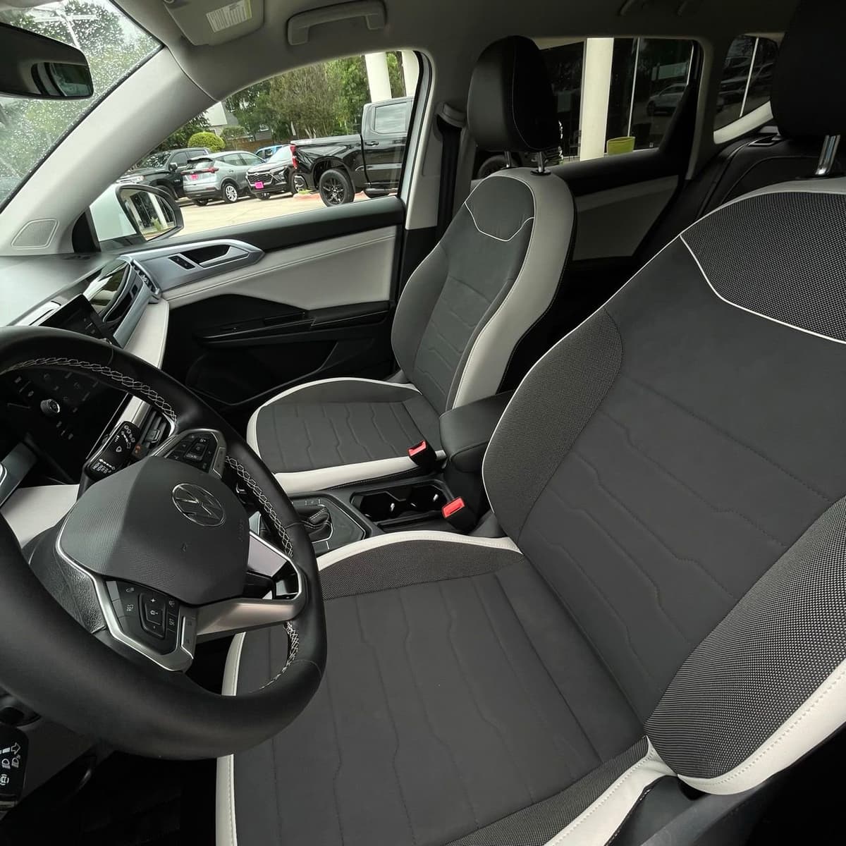 2025 Volkswagen Taos - Image 22