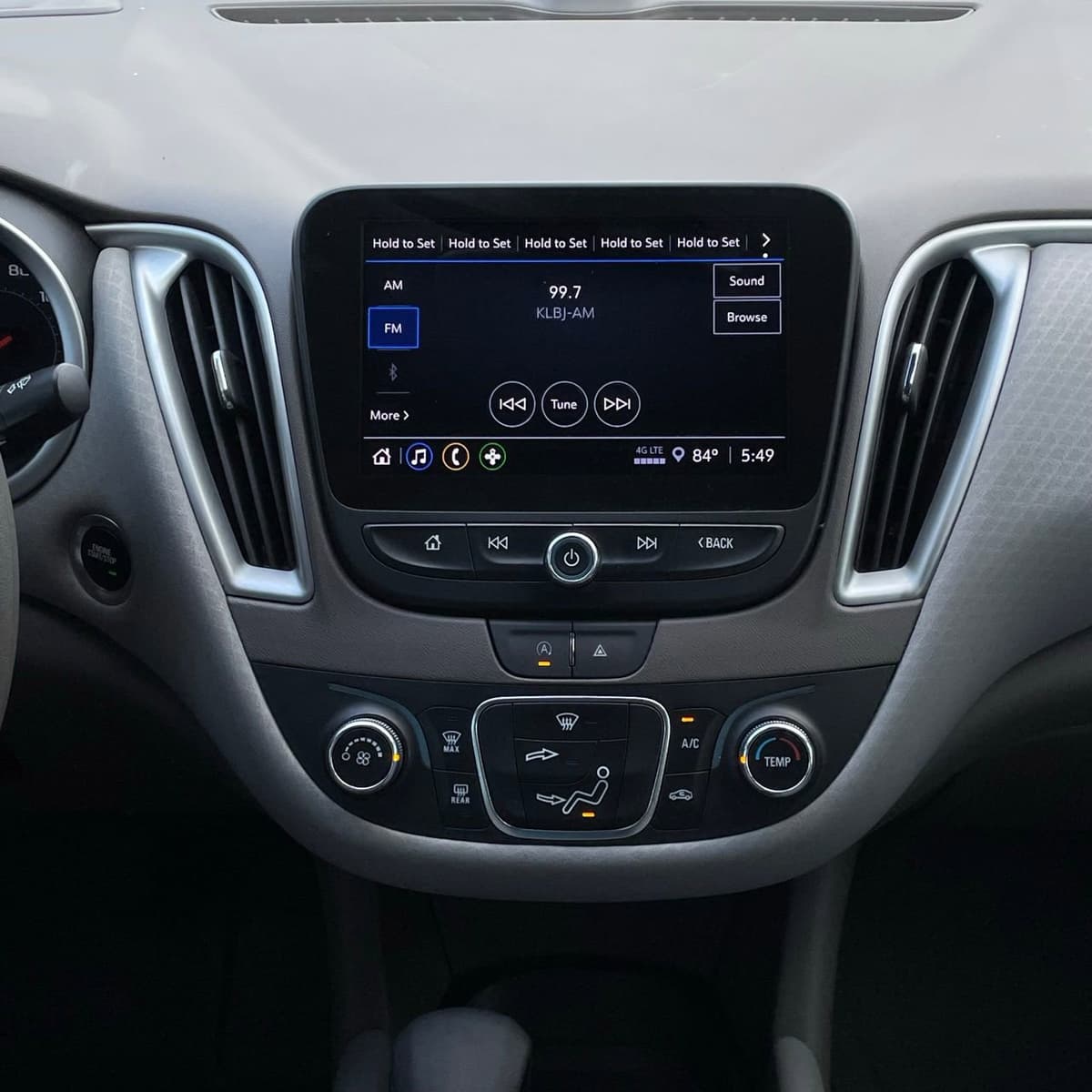 2024 Chevrolet Malibu - Image 17
