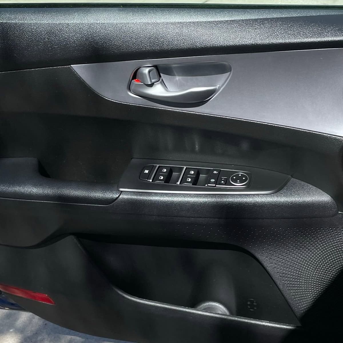 2023 Kia Forte - Image 19