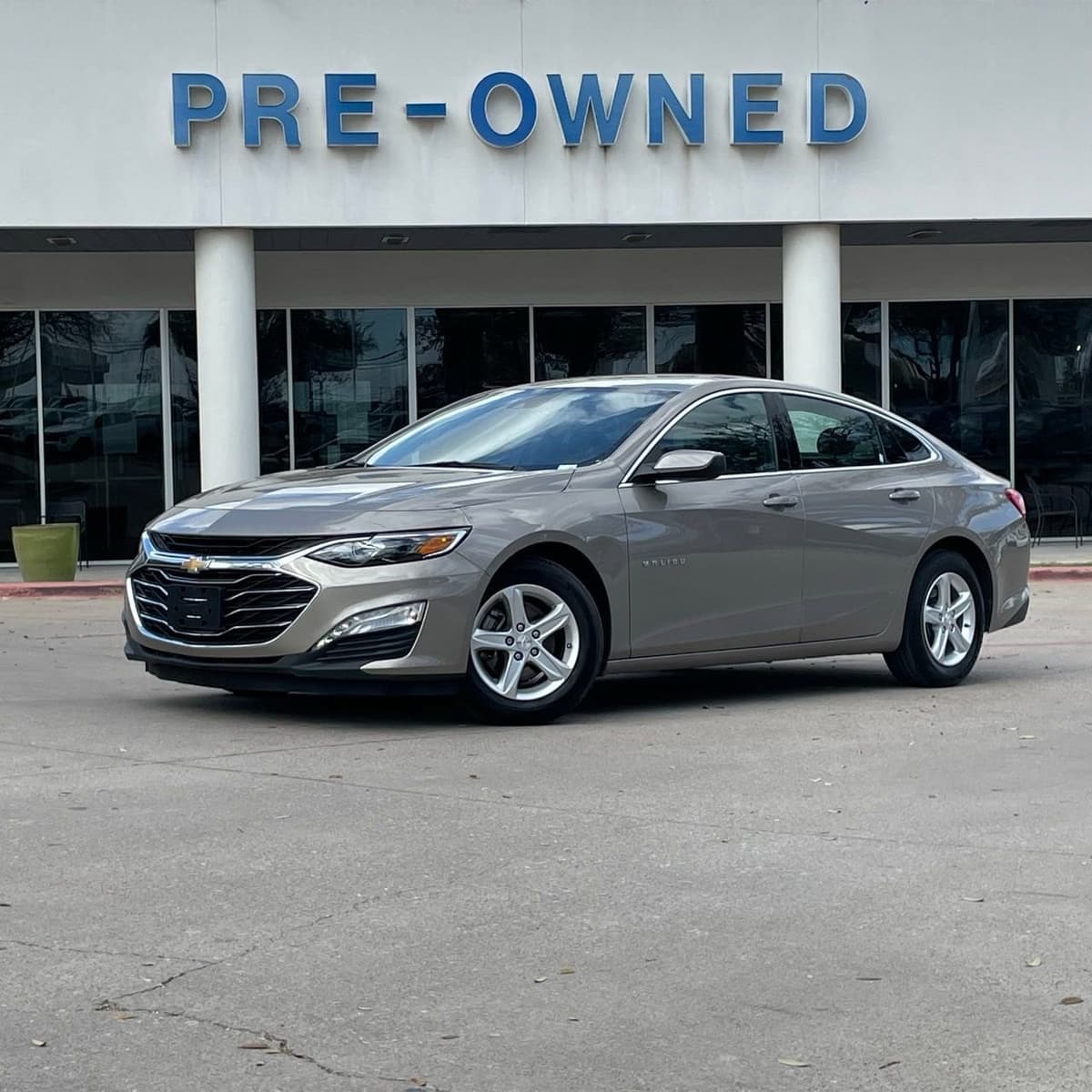 2024 Chevrolet Malibu - Image 2