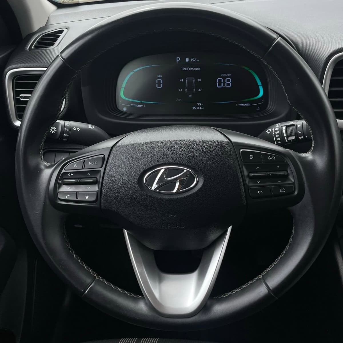 2025 Hyundai Venue - Image 12