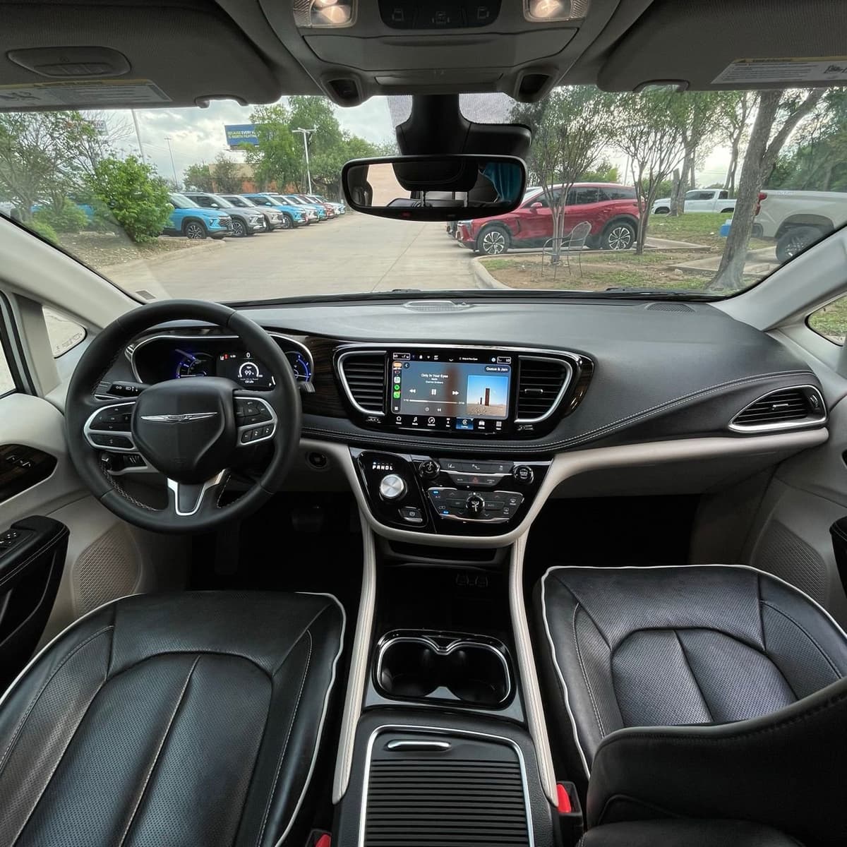 2023 Chrysler Pacifica - Image 10