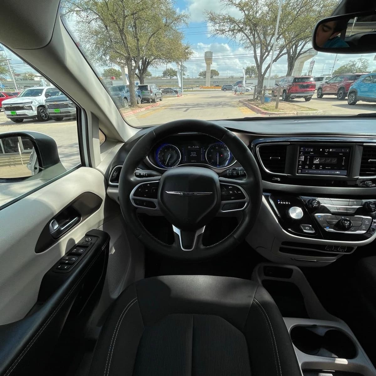 2023 Chrysler Voyager - Image 10