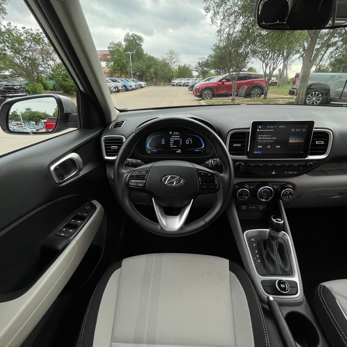 2025 Hyundai Venue - Image 11