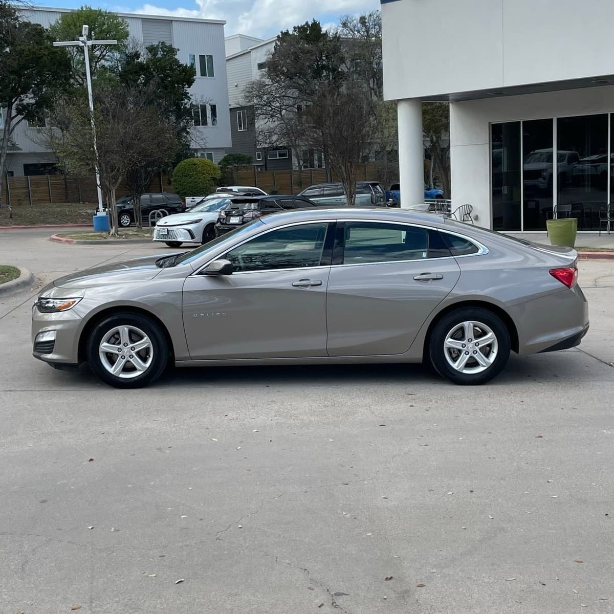 2024 Chevrolet Malibu - Image 3