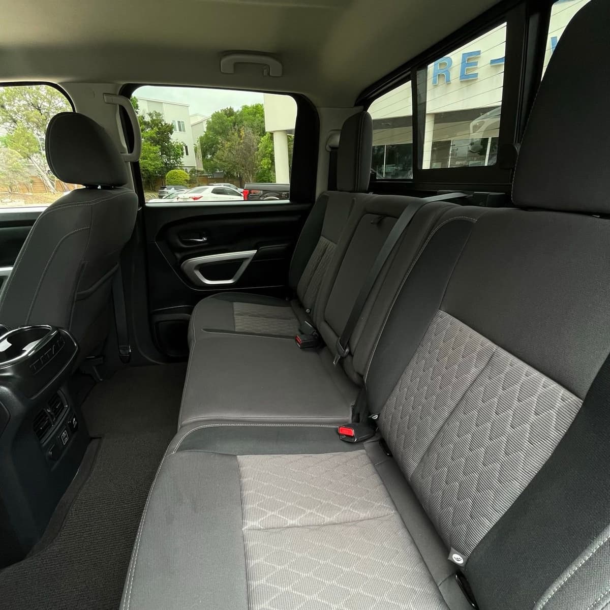 2024 Nissan Titan - Image 24