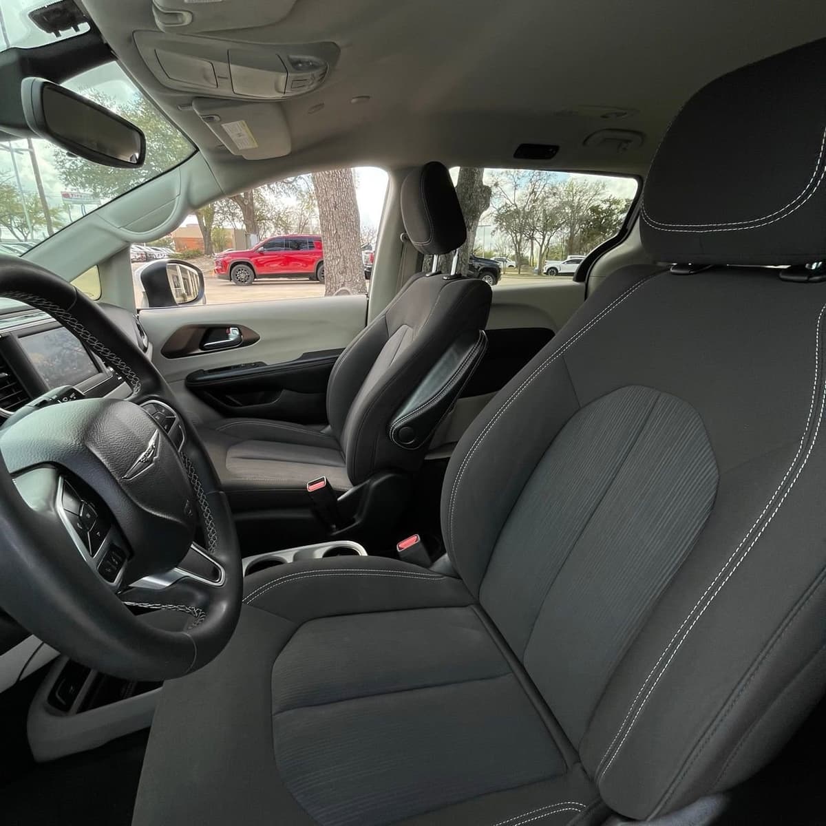 2023 Chrysler Voyager - Image 20