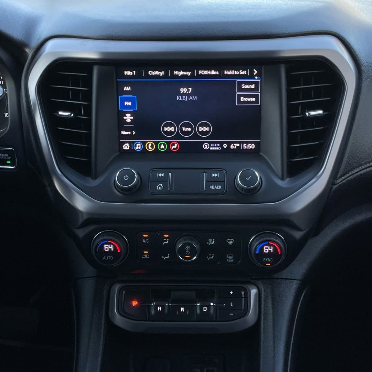 2023 GMC Acadia - Image 18